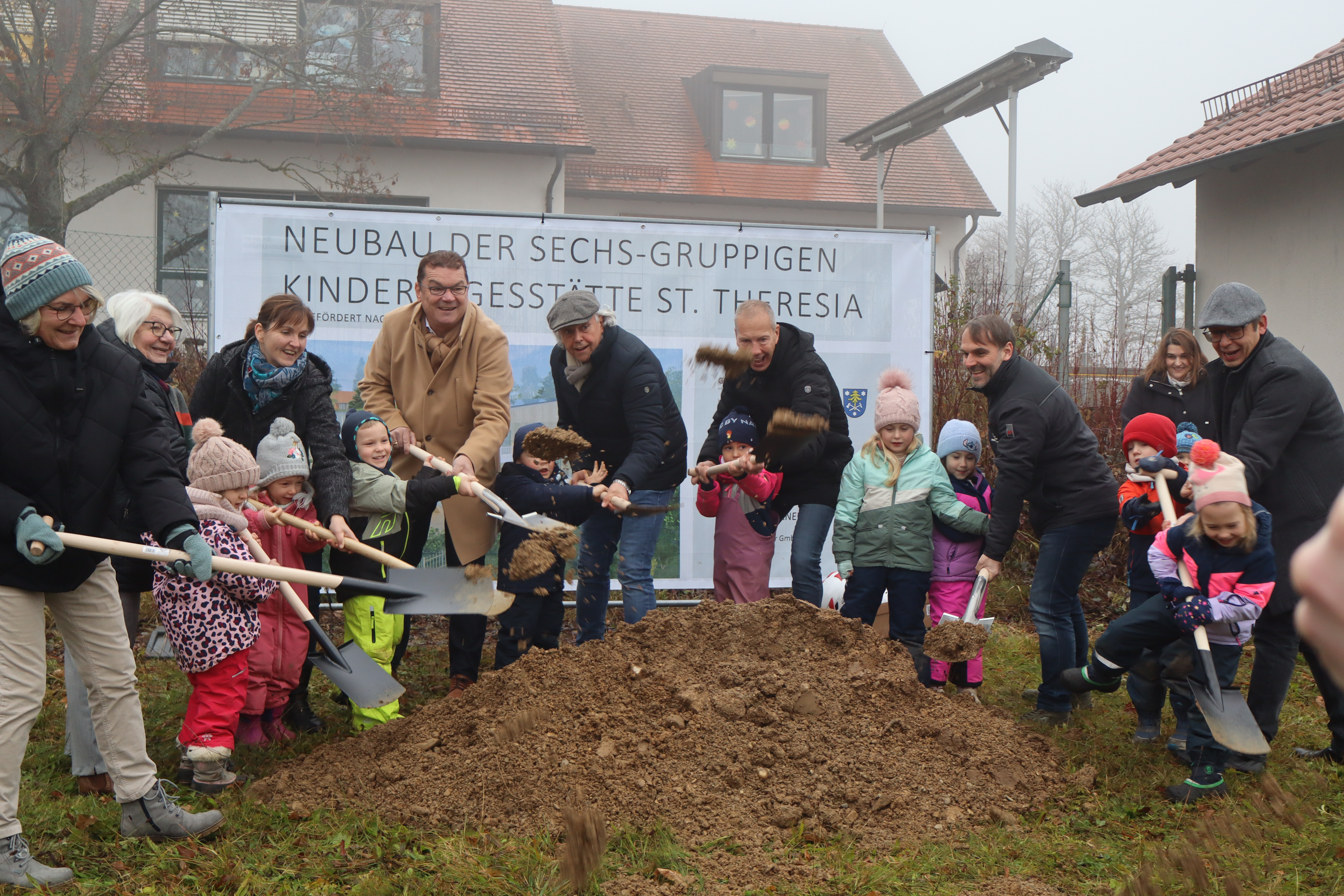 Spatenstich für den Neubau